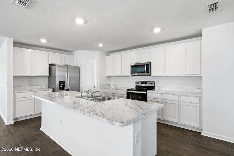 4 bedroom Single Family Residence at 12069 Green Thicket Lane, Copes Landing Phase 1, Jacksonville — photo 3