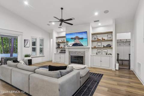 12687 Autumn Garden Drive, Jacksonville FL - photo 17 of 86