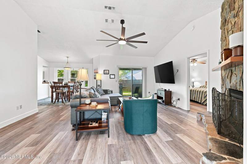 2 bedroom Single Family Residence at 8420 Duskin Court, Phoenix Park, Jacksonville — photo 5