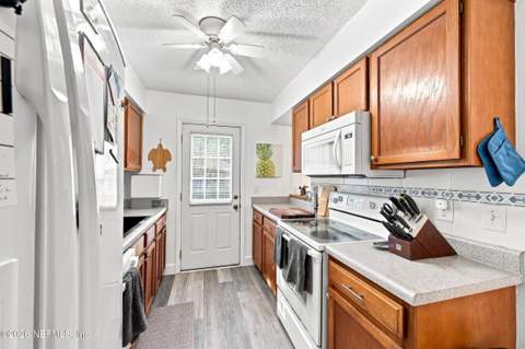 8420 Duskin Court, Jacksonville FL - photo 15 of 32