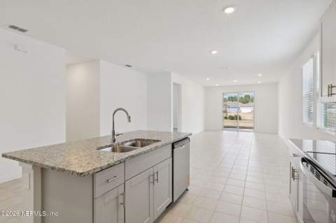 7317 Everett Forest Drive, Jacksonville FL - photo 7 of 17