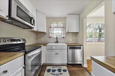 4803 Avent Drive, Jacksonville FL - photo 9 of 26