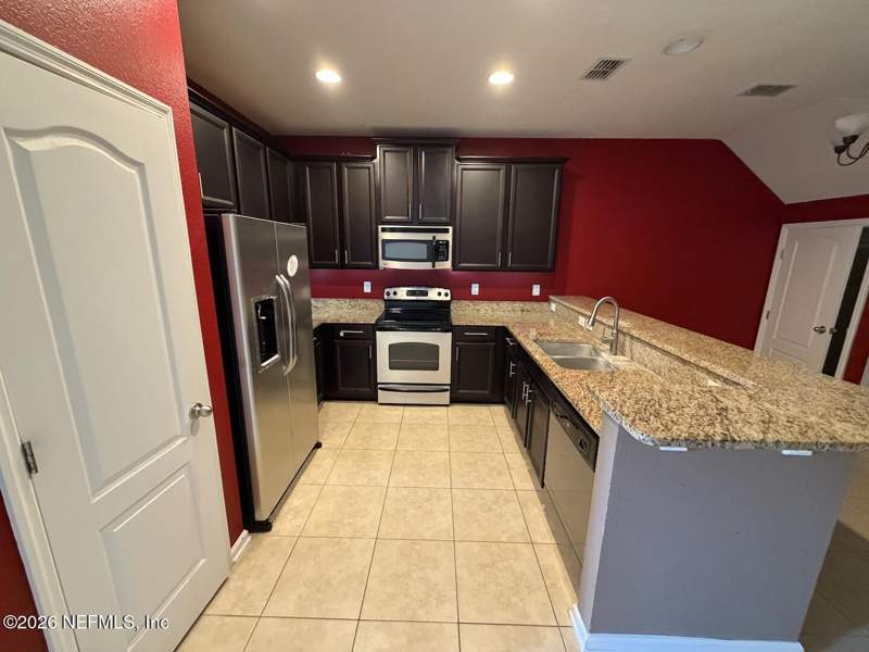 2 bedroom Townhouse at 12256 Black Walnut Court, Northwoods, Jacksonville — photo 3