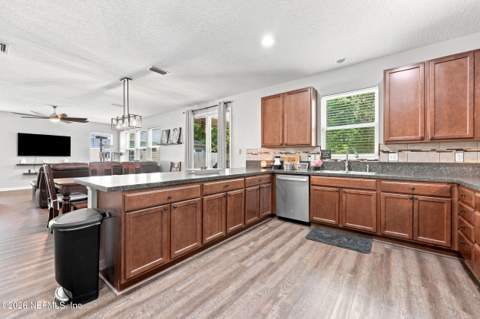 567 Worcester Court, Jacksonville FL - photo 13 of 44