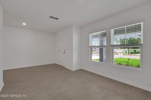 5266 Conference Drive, Jacksonville FL - photo 8 of 38