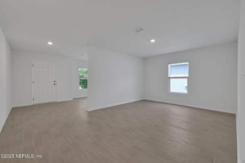 5266 Conference Drive, Jacksonville FL - photo 12 of 38