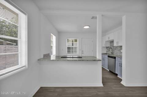 2816 Dellmont Avenue, Jacksonville FL - photo 15 of 31