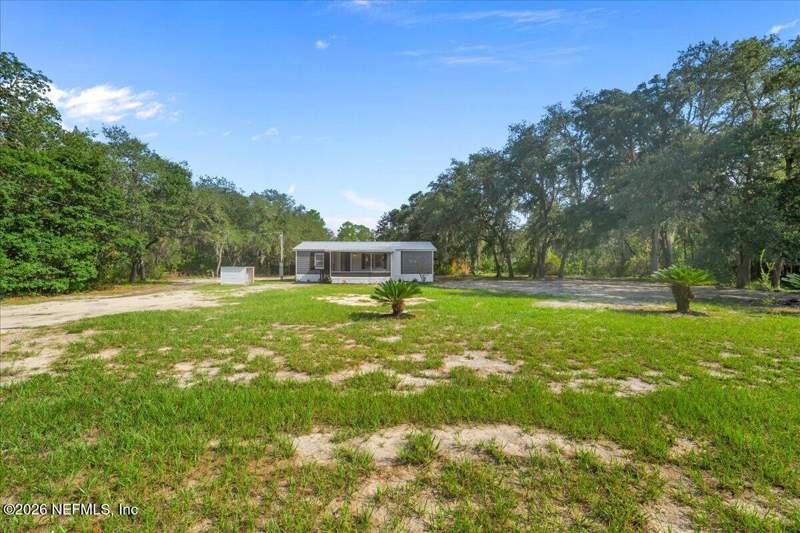 2 bedroom Manufactured Home at 220 Glisson Street, Metes & Bounds, Interlachen — photo 3
