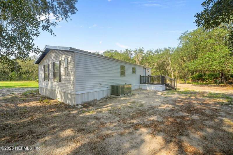 2 bedroom Manufactured Home at 220 Glisson Street, Metes & Bounds, Interlachen — photo 5