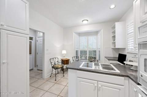 4570 Middleton Park Circle, Jacksonville FL - photo 8 of 52
