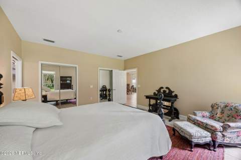 4570 Middleton Park Circle, Jacksonville FL - photo 15 of 52