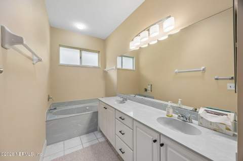 4570 Middleton Park Circle, Jacksonville FL - photo 16 of 52