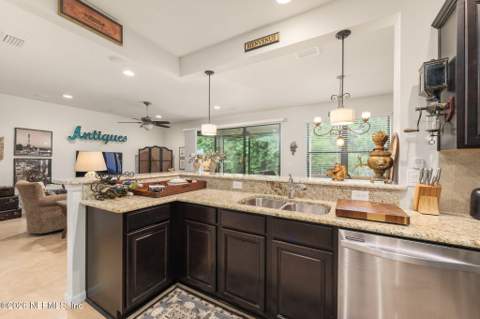 3761 Casitas Drive, Jacksonville FL - photo 12 of 41