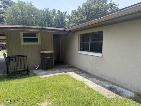 8562 Darlington Drive, Jacksonville FL - photo 12 of 16