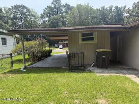 8562 Darlington Drive, Jacksonville FL - photo 13 of 16
