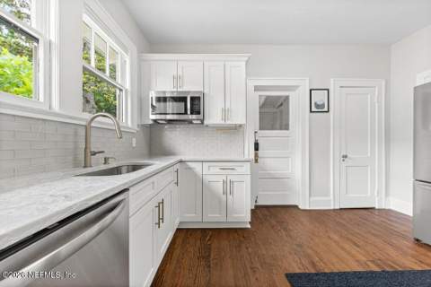 945 Wolfe Street, Jacksonville FL - photo 10 of 23