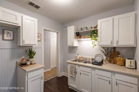 865 Brandywine Street, Jacksonville FL - photo 10 of 30