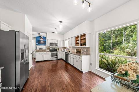 2388 Covington Creek Drive, Jacksonville FL - photo 19 of 43