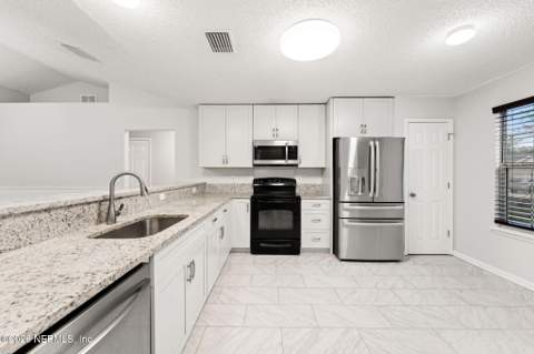 6952 Huntington Woods Circle, Jacksonville FL - photo 10 of 26