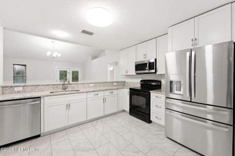 6952 Huntington Woods Circle, Jacksonville FL - photo 9 of 26
