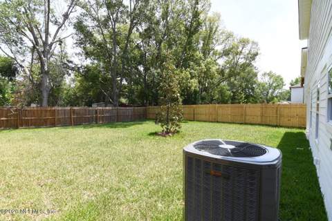 11041 Blessings Court, Jacksonville FL - photo 7 of 45