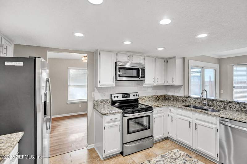 3 bedroom Single Family Residence at 2923 Safeshelter Drive, Cobblestone, Jacksonville — photo 4