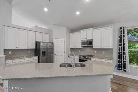 4531 Hanover Park Drive, Jacksonville FL - photo 15 of 37