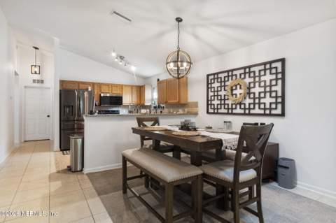 7111 Zona Avenue, Jacksonville FL - photo 7 of 26