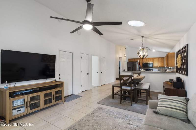 3 bedroom Single Family Residence at 7111 Zona Avenue, Oakwood Villa Ests, Jacksonville — photo 3