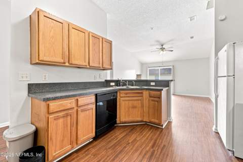 9318 Daniels Mill Drive, Jacksonville FL - photo 10 of 42