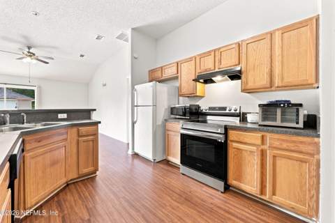 9318 Daniels Mill Drive, Jacksonville FL - photo 11 of 42