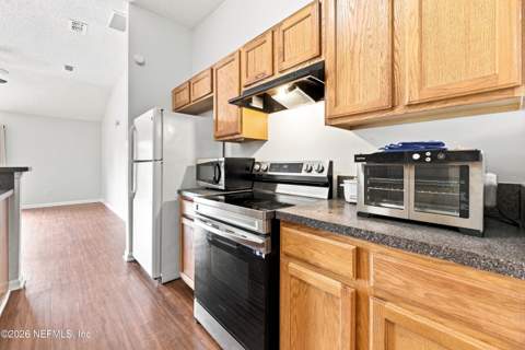 9318 Daniels Mill Drive, Jacksonville FL - photo 12 of 42