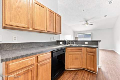 9318 Daniels Mill Drive, Jacksonville FL - photo 13 of 42