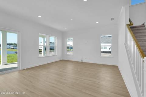 12156 Mariposa Avenue, Jacksonville FL - photo 9 of 38