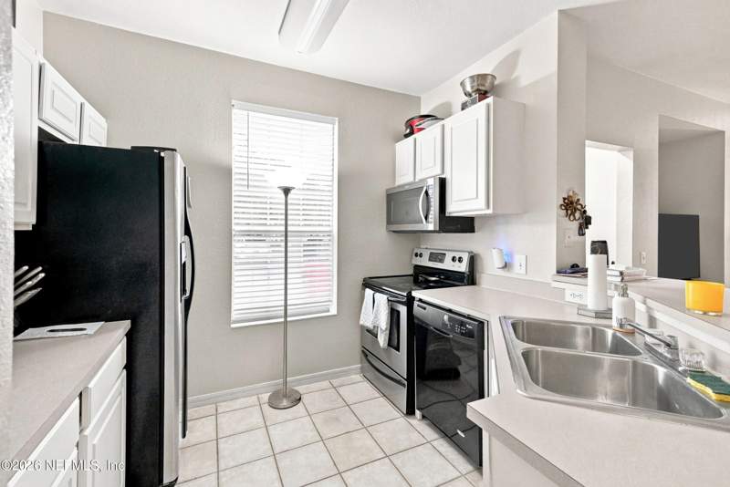 2 bedroom Condominium at 13703 Richmond Park Drive #1701, Bishops Court, Jacksonville — photo 5