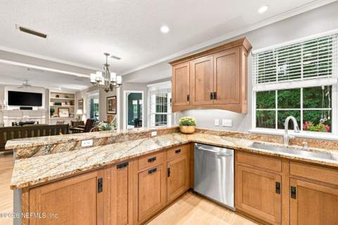 8658 Pebble Creek Lane, Jacksonville FL - photo 14 of 84