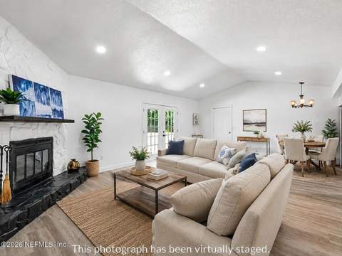8199 Cholo Trail, Jacksonville FL - photo 7 of 45