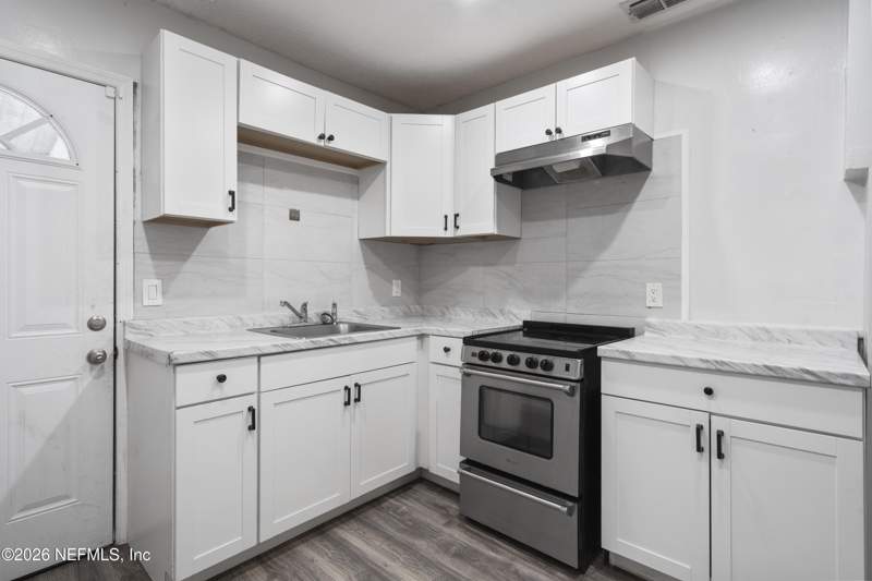 3 bedroom Single Family Residence at 3024 W 1st Street, Hanna Boutross, Jacksonville — photo 2