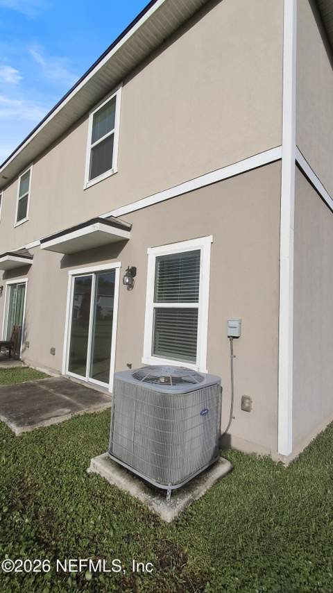 878 Capitol Parkway, Jacksonville FL - photo 17 of 18