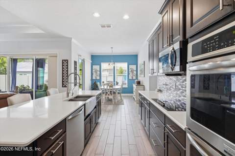 15638 Chir Pine Drive, Jacksonville FL - photo 14 of 52