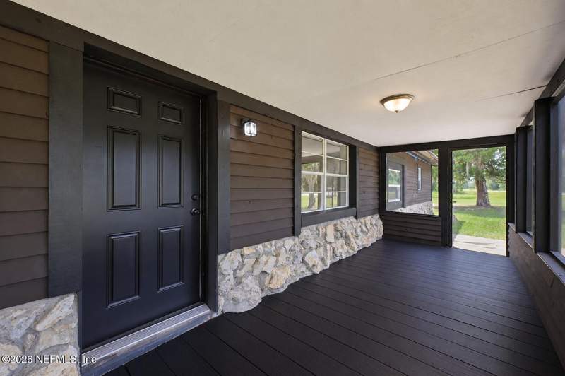 4 bedroom Single Family Residence at 201 Comer Road, Metes & Bounds, Palatka — photo 2