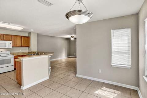 8550 Argyle Business Loop #1608, Jacksonville FL - photo 7 of 32