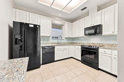 4550 Middleton Park Circle, Jacksonville FL - photo 8 of 39
