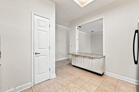 4550 Middleton Park Circle, Jacksonville FL - photo 14 of 39