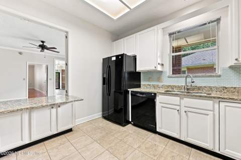 4550 Middleton Park Circle, Jacksonville FL - photo 10 of 39