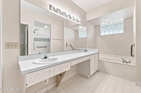 4550 Middleton Park Circle, Jacksonville FL - photo 20 of 39