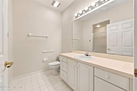 4550 Middleton Park Circle, Jacksonville FL - photo 24 of 39