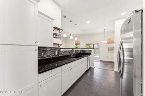 9369 Madison Avenue, Jacksonville FL - photo 7 of 28