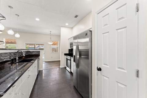 9369 Madison Avenue, Jacksonville FL - photo 8 of 28