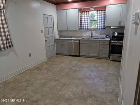 131 Dunn Avenue, San Mateo FL - photo 15 of 44